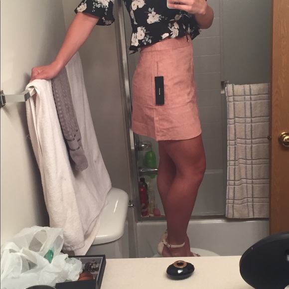 Lulus XS pink suede skirt. - Picture 7 of 8